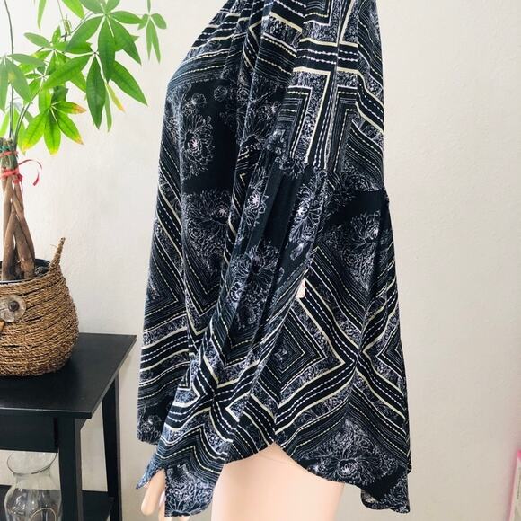 Free People Women’s Walking On A Dream Geometric Print Tunic Top Black Size XS - Picture 11 of 13